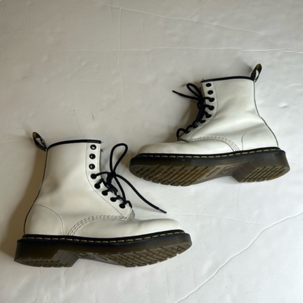 Dr. Martens Smooth Leather Lace Up Platform High Top Boots US6 White